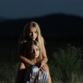 Willow-Shields-and-twin-sister.jpg